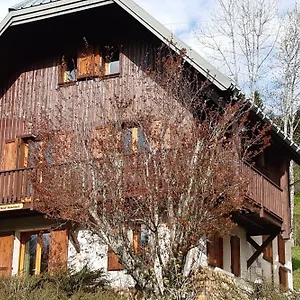 grand-chalet-familial-de-8-personnes.hotels-rhonealpes.com/